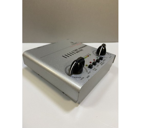 Behringer MIC100 микрофонный/линейный предусилитель USED