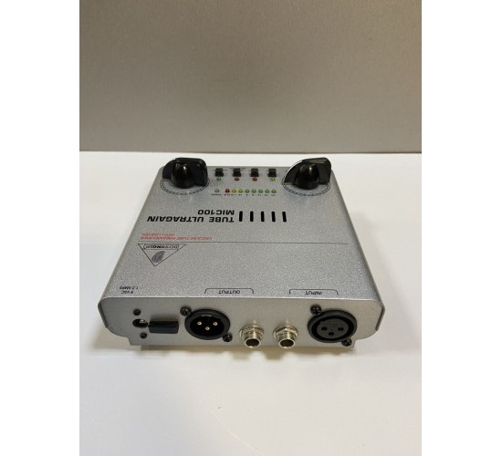 Behringer MIC100 микрофонный/линейный предусилитель USED