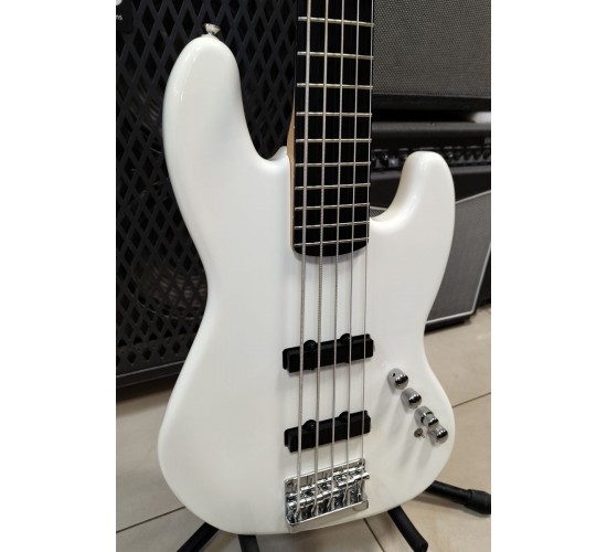 Fender Squier Deluxe V Active Jazz Bass бас-гитара, цвет белый USED