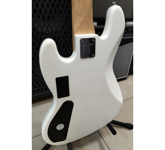 Fender Squier Deluxe V Active Jazz Bass бас-гитара, цвет белый USED