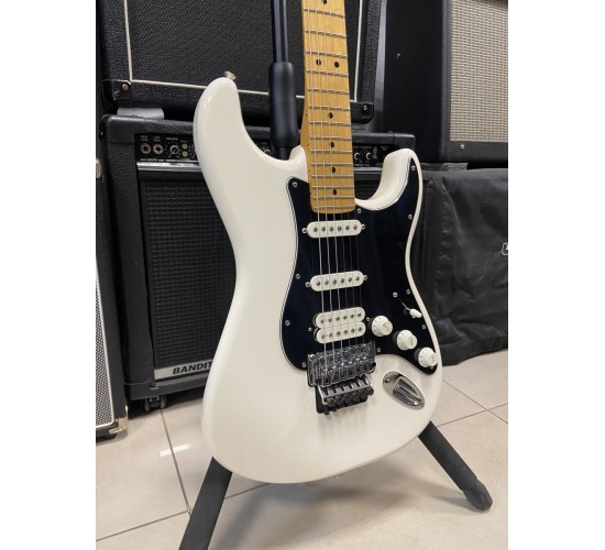 Fender Player Stratocaster Floyd Rose HSS электрогитара, цвет Polar White Мексика 2018 USED