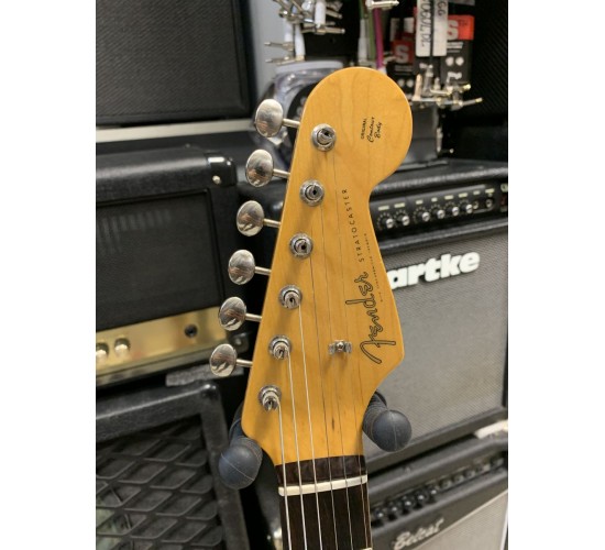 Fender Stratocaster ST-62 US электрогитара, цвет красный Torino Red, Япония 1999-2002 USED