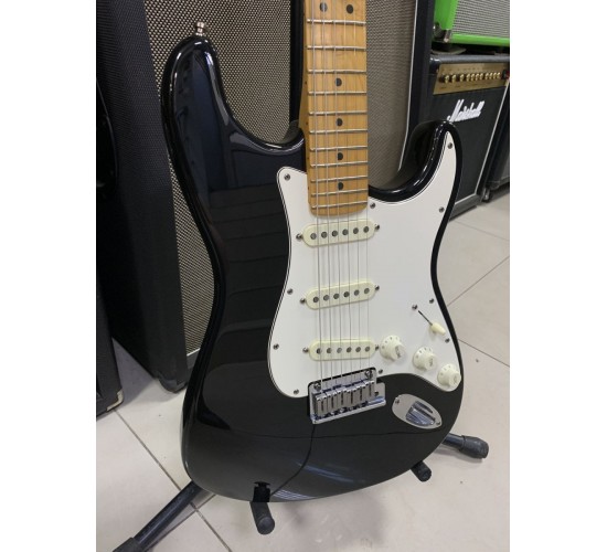 Fender American Standard Stratocaster электрогитара, черный США 1996 USED