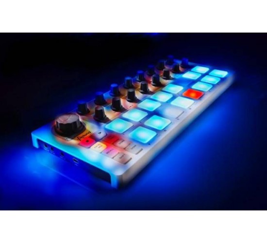 Arturia BeatStep MIDI-контроллер