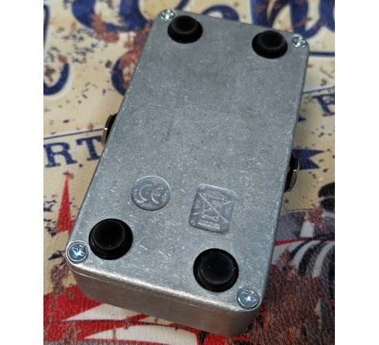 Electro-Harmonix Nano Signal Pad гитарная педаль Passive Attenuator, выставочный образец