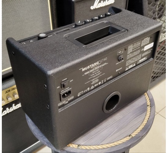 Fender Mustang GT 40 моделирующий гитарный комбоусилитель USED