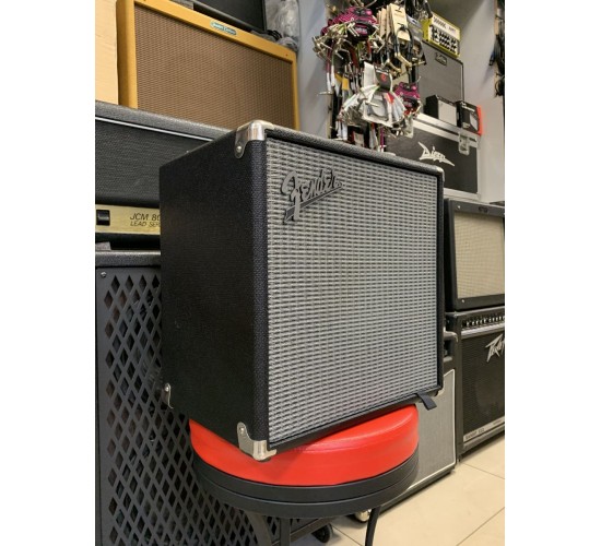 Fender RUMBLE 25 комбоусилитель басовый 110 V USED