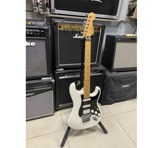 Fender Player Stratocaster Floyd Rose HSS электрогитара, цвет Polar White Мексика 2018 USED
