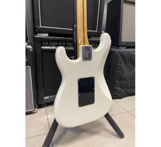 Fender Player Stratocaster Floyd Rose HSS электрогитара, цвет Polar White Мексика 2018 USED