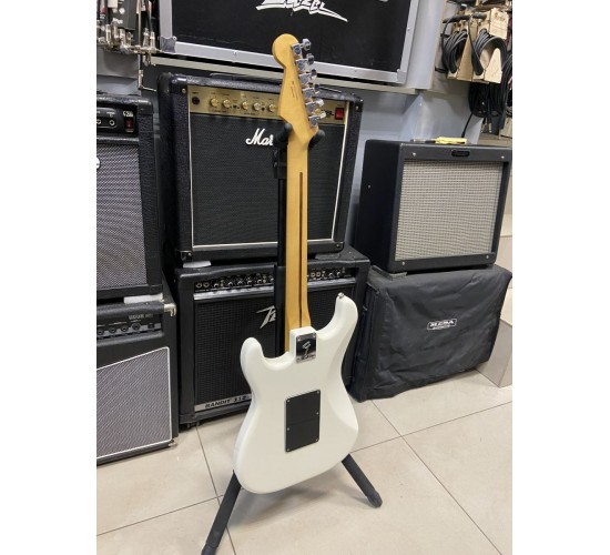 Fender Player Stratocaster Floyd Rose HSS электрогитара, цвет Polar White Мексика 2018 USED